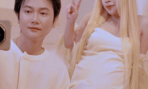 相声演员孟鹤堂晒照官宣当爸爸 一家三口牵手画面温馨