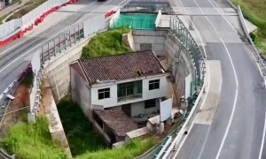 江西“金溪之眼”屋主一家人搬离，被称当地“最强钉子户”，屋主曾称没想到公路会绕路，后悔没接受拆迁