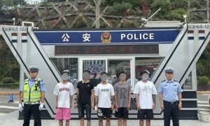 5人共骑一辆共享电单车？四川警方：已行政处罚